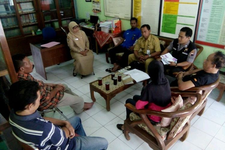 Pertemuan digelar di sekolah terkait kasus persingkuhan di lingkungan sekolah pada hari Kamis (14/9/2017) (Dokumentasi Polsek Laweyan, Solo.)