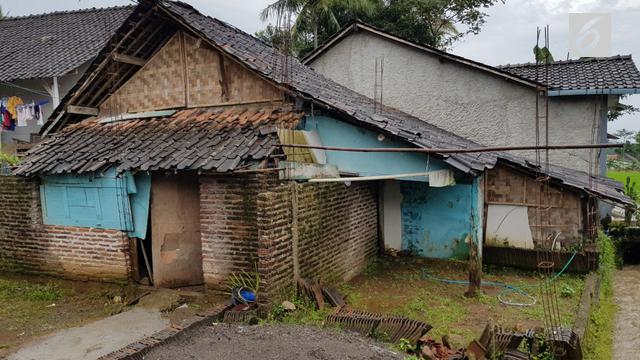 Di rumah inilah, jasad Fitria dicor semen di bak mandi. (Liputan6.com/Edhie Prayitno Ige)