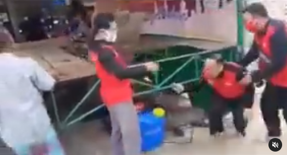 Owalah... Akibat Tentara Keasyikan Semprot Disinfektan, Mau Ngakak Takut Dibui