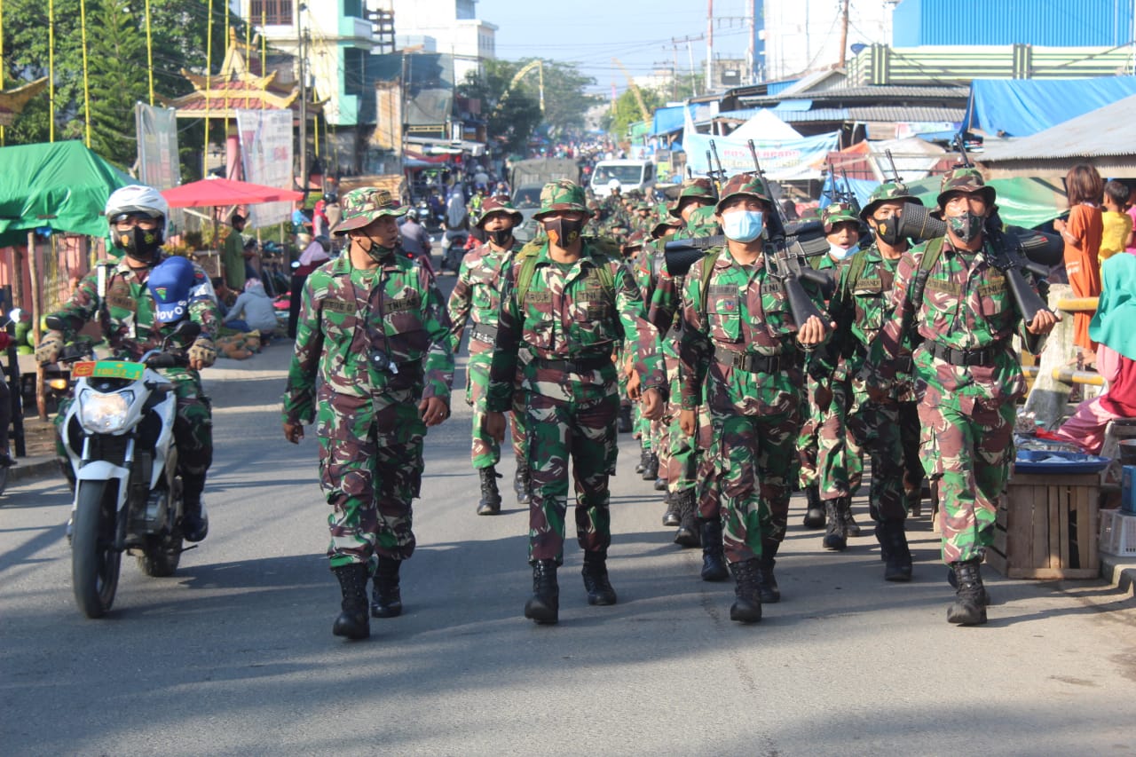 Para Prajurit Kodim 0314/Inhil Latorlan Susuri Kota Tembilahan