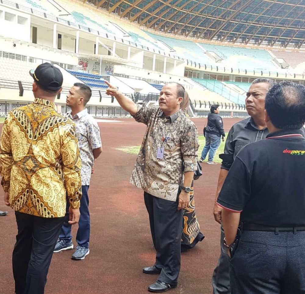 Perusahaan Diminta Bantu Perbaikan Stadion Utama Riau