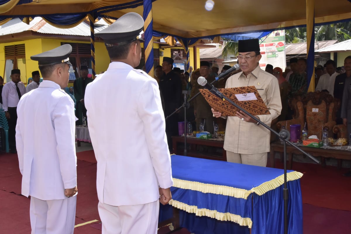 HM Wardan Lantik Kades Bagan Jaya dan Pebenaan