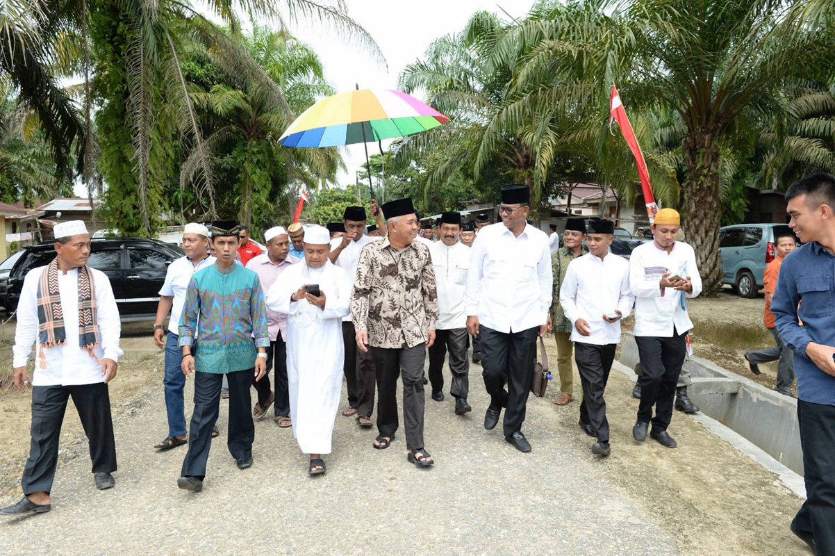 Gubernur Riau H. Arsyadjuliandi Rachman Silaturahmi dengan Masyarakat Tapung Raya 