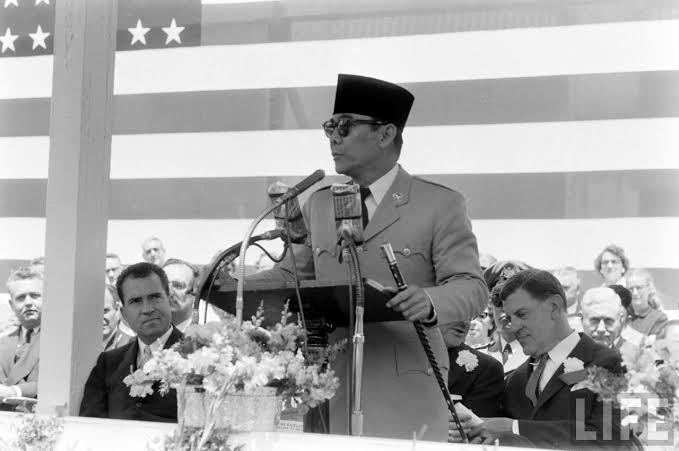 Kisah Presiden Soekarno Ditipu Raja dan Ratu Fiktif yang Ternyata Penarik Becak dan PSK