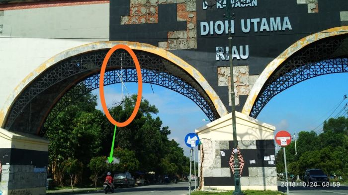 Kerusakan Gerbang Stadion Utama Riau Ancam Keselamatan Pengguna Jalan