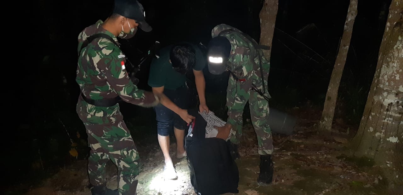 Satgas Yonif 642/Kapuas kembali Amankan PMI Non Prosedural dan Miras Ilegal di Perbatasan Indonesia-Malaysia