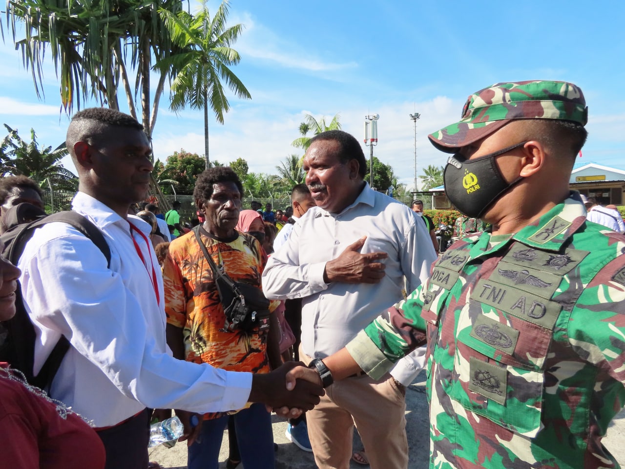 Dandim Mimika Melepas Keberangkatan 75 Orang Casis Secata Prajurit Karier ke Jayapura