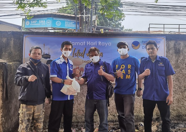 Bantu Warga Terdampak PPKM, Prananda Paloh Kurban Kambing di Meruyung