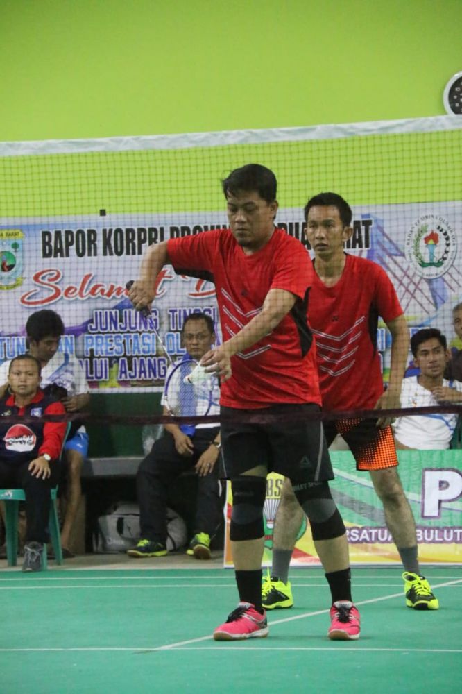 Tim Bulutangkis Pemprov Riau Ungguli Tim Kementerian dan Atom