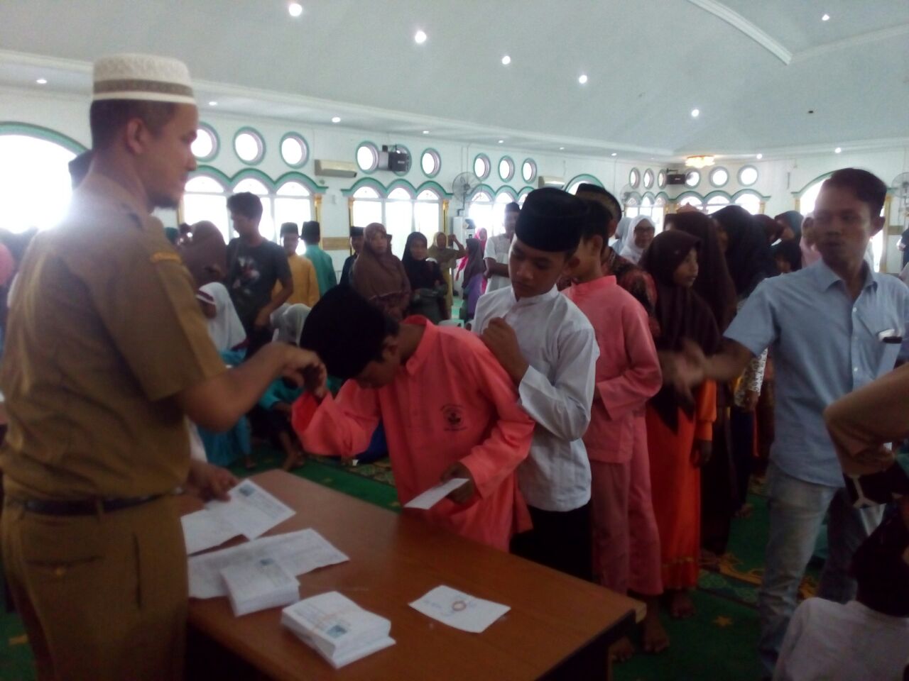 Memperingati 10 Muharram, Masjid Agung Al-Ikhlas Bagansiapiapi Santuani Ratus Anak Yatim