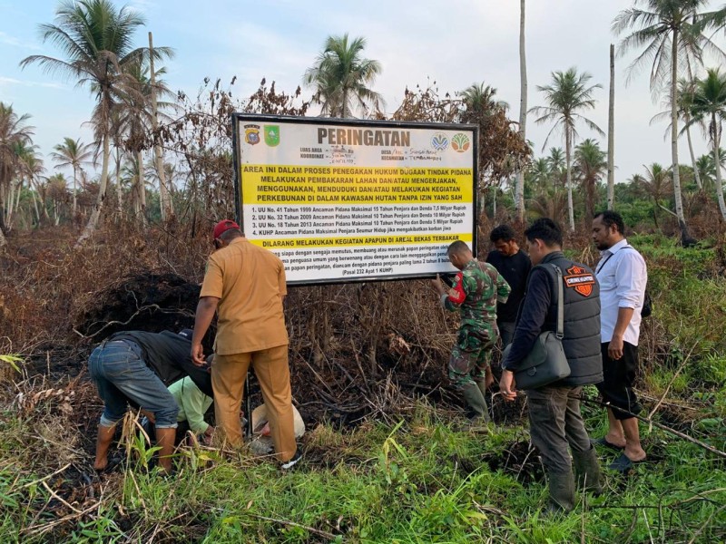 Polsek Tembilahan Pasang Plang Permanen di Lahan Bekas Terbakar, Kapolsek: Ini Langkah Pencegahan