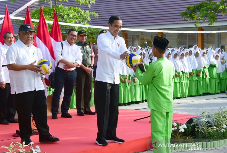 Presiden Jokowi Resmikan Rehabilitasi Madrasah di Pekanbaru