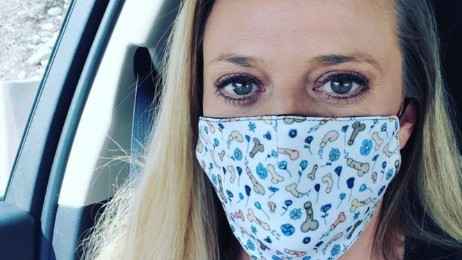 Bikin Masker untuk Corona Motif Penis Pria, Perempuan ini Bikin Geger