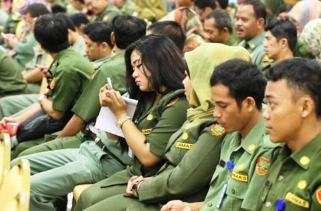 Pemerintah akan Berikan Pulsa Rp 200 Ribu Setiap Bulan untuk Semua PNS
