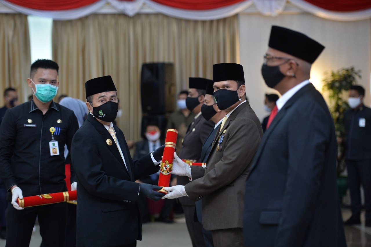 Gubernur Syamsuar Lantik Kadis ESDM Riau Sebagai Pjs Bupati Siak