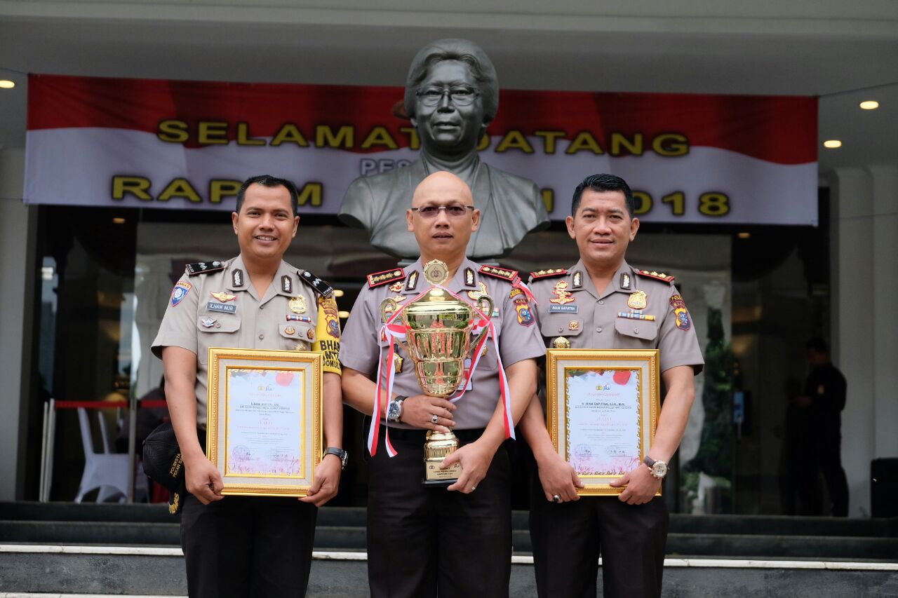 Dapatkan Nilai Fantastis, Polda Riau Mendapatkan Trophy & Piagam Penghargaan