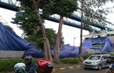 Konstruksi Proyek LRT Kelapa Gading Roboh, Lima Orang Terluka