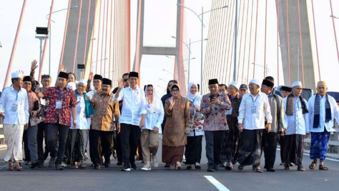 Cerita Jokowi, Investor Kabur Gara-gara Mahal Lewat Jembatan Suramadu