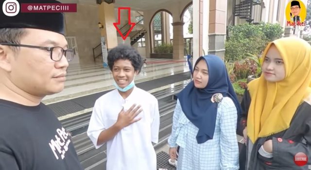 Wah! Pengatur Sandal di Masjid Subang Ternyata Anak Sultan, Kaya Raya