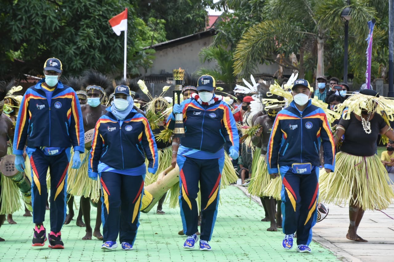 Ratusan Prajurit Orang Asli Papua Semarakan Kirab Api PON XX Tahun 2021 di Merauke