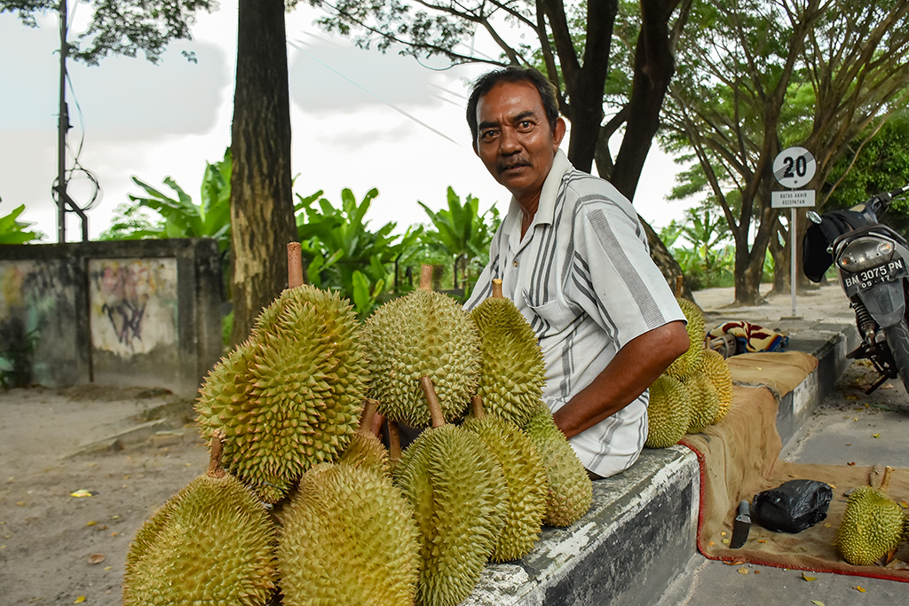 Nikmatnya Durian Pelintung Kota Dumai, Riau