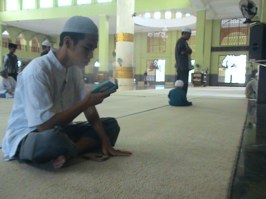 Ramadhan, Warga Bangkinang Banyak Baca Al Quran di Masjid Islamic Center