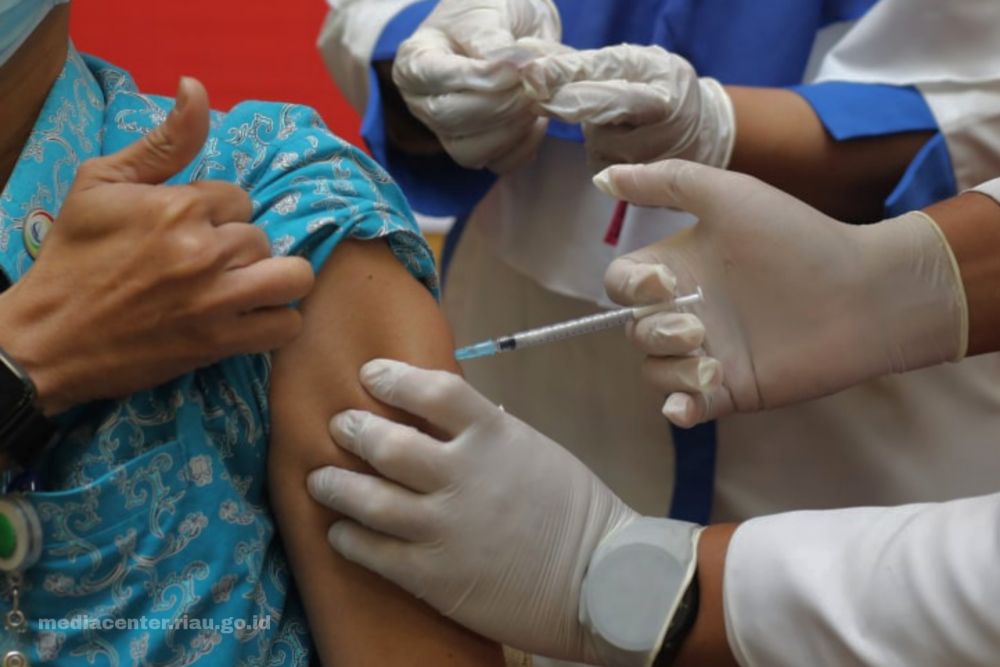 Vaksinasi Dosis I Riau Capai 99,52 Persen