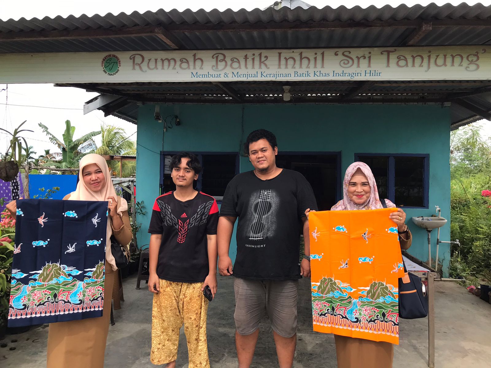 Diskop UKM Inhil lihat berbagai kerajinan batik di Rumah Batik Inhil Sri Tanjung