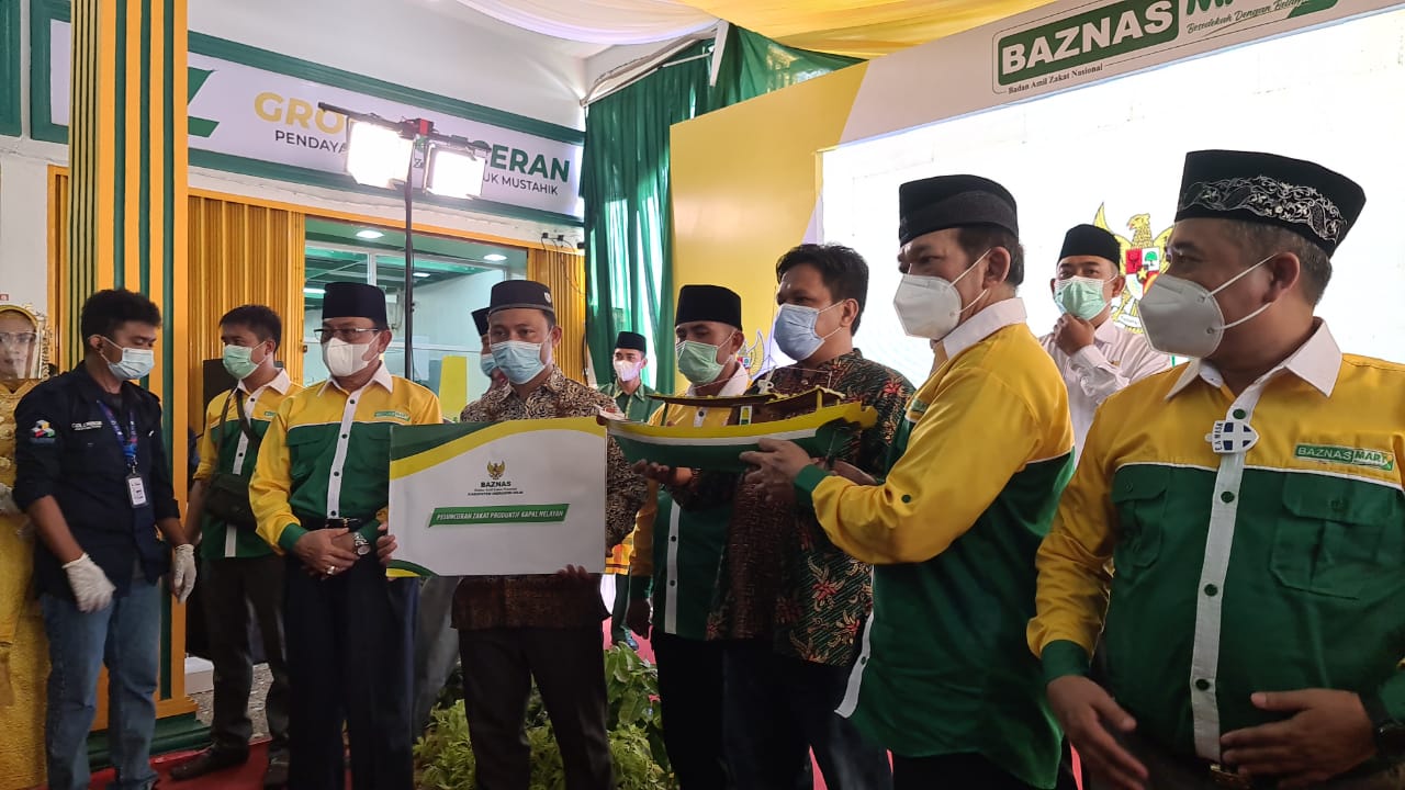 Pemdes Kuala Selat Terima 10 Unit Pompong dari Baznas Inhil