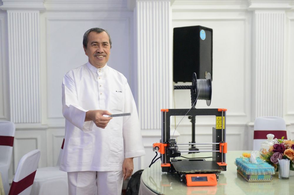 Gubri Syamsuar Sumbang Satu Unit 3D Printing Untuk Produksi APD