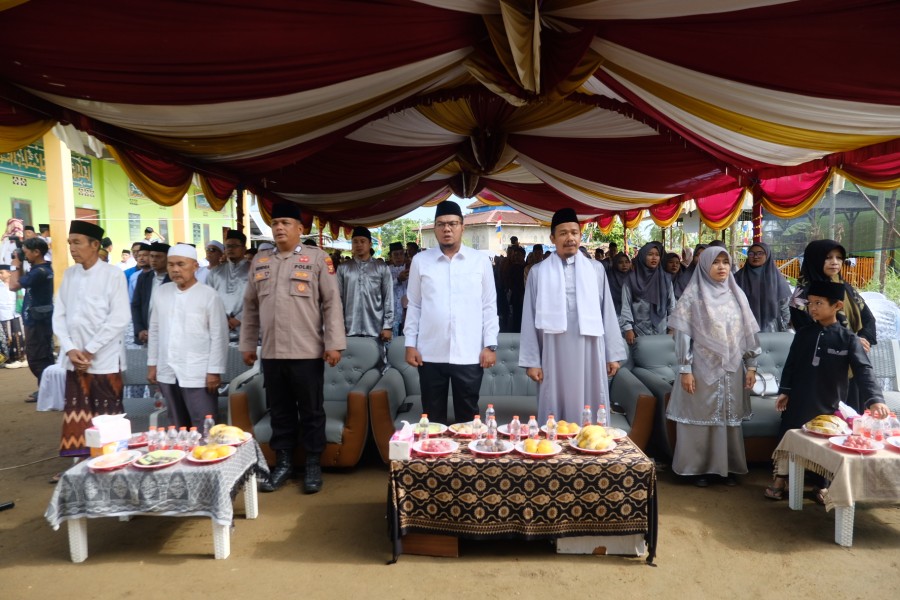 Ketua DPRD Inhil Dorong Penguatan Pendidikan Keagamaan saat Wisuda Santri Daarul Rahman