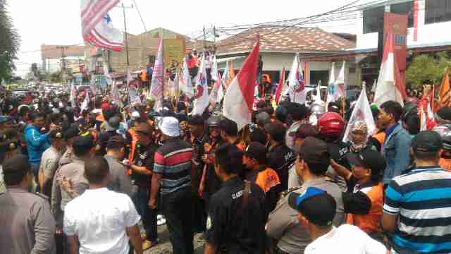 Diklaim Seribuan Buruh KSBSI Aksi di Disnakertransduk Riau
