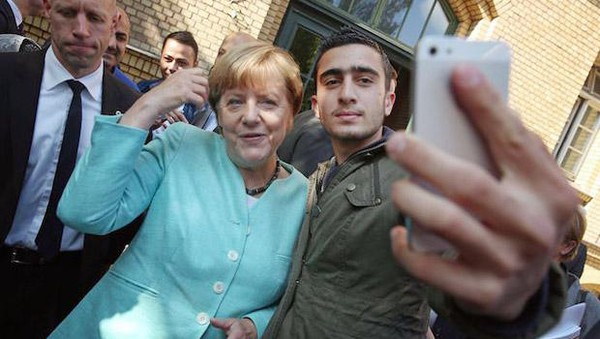 Selfie dengan Angela Merkel, Facebook Kena Gugat