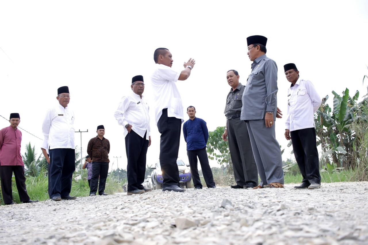 Pemkab Inhil Berkomitmen Tuntaskan Infrastruktur Jalan Teluk Pinang