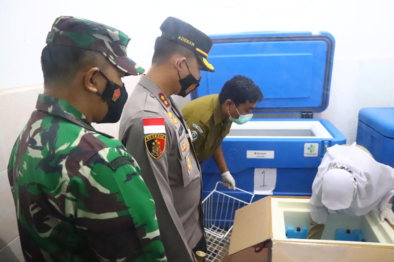Kapolres Karimun Lakukan Pengecekan Tempat Penyimpanan Vaksin Covid-19
