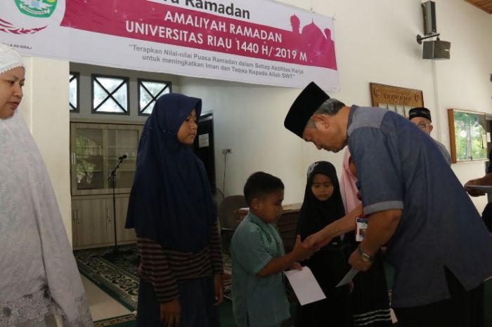 Berkah Ramadhan, Unri Santuni Anak Yatim Disekitar Lingkungan Kampus