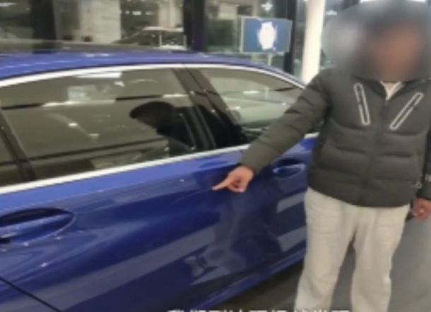 JANGAN DITIRU! Pria ini Gores Mobil di Dealer Agar Dibelikan Ayahnya