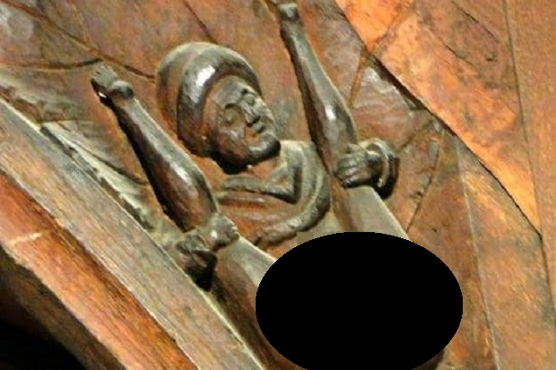 Tukang Kayu Simpan Ukiran Pria Telanjang Berumur 800 Tahun di Atap Gereja