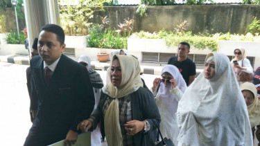 Barisan Emak-Emak Militan Laporkan Farhat Abbas