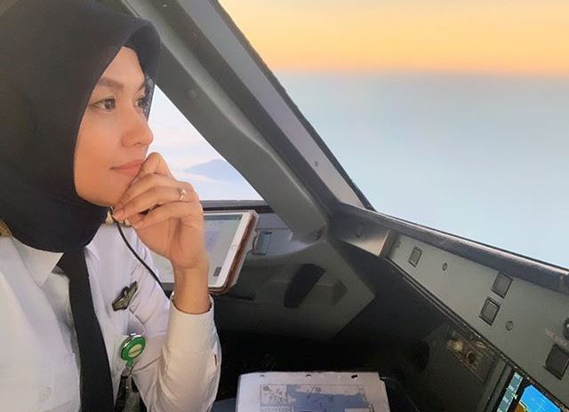 Lima Pilot Berhijab Ini Pesonanya Bikin Hati Adem Asli Indonesia
