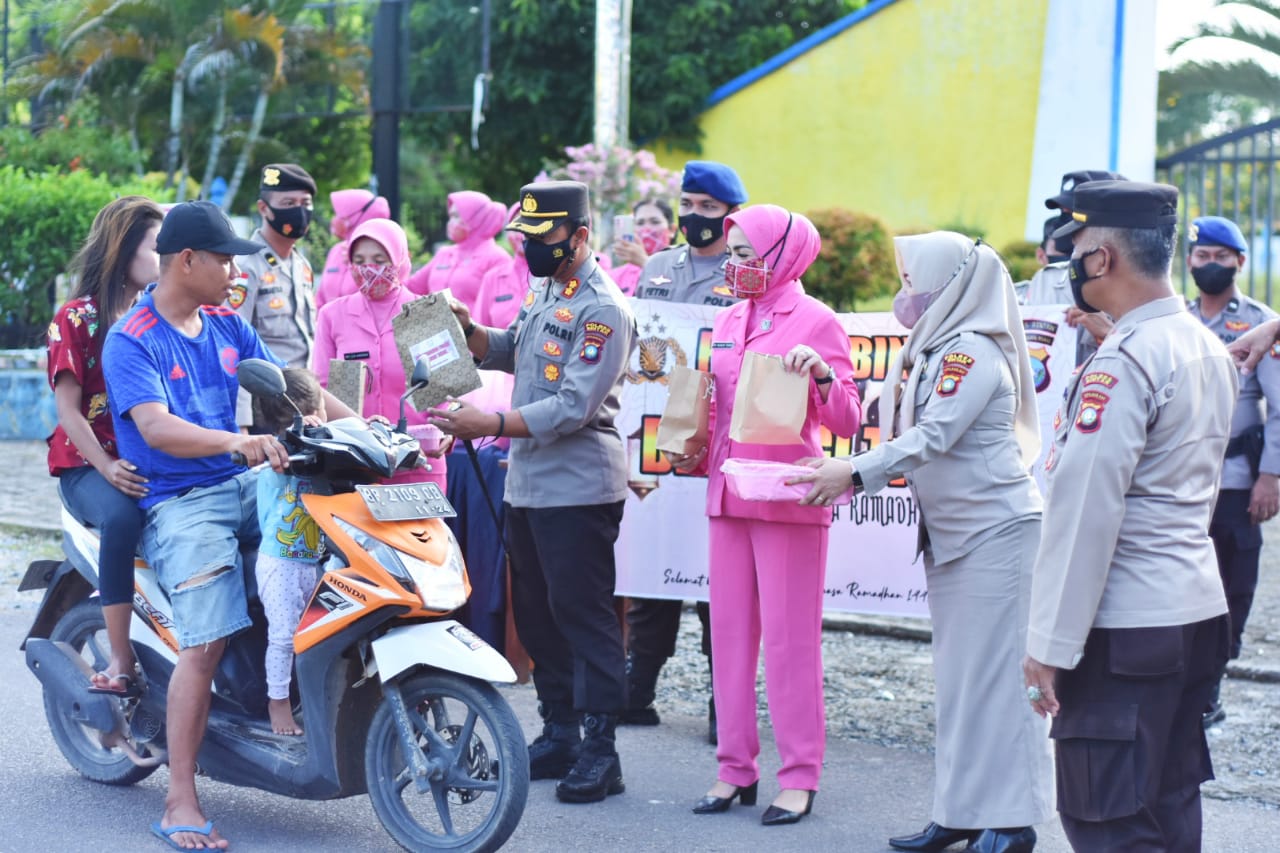 Berbagi Kasih Dibulan Suci Ramadan, Polres Bintan Bagi 500 Paket Takjil