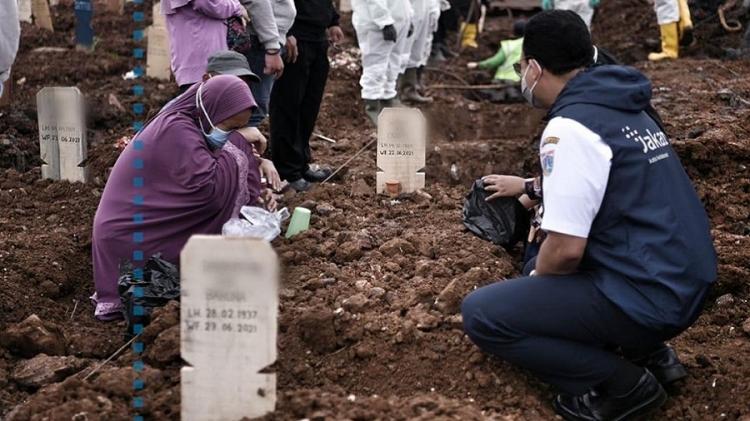 Pesan Mengharukan Anies Baswedan saat Kunjungi Tempat Pemakaman Rorotan