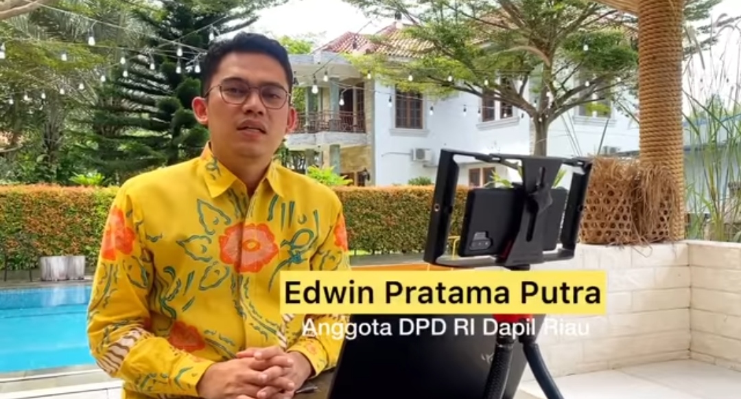 Ekonomi Masyarakat Porak Poranda Akibat Corona, Edwin Pratama Putra Sumbangkan Gajinya