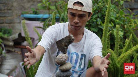 Bergelut dengan 'Balancing Art', Seni 'Mistis' Menumpuk Batu