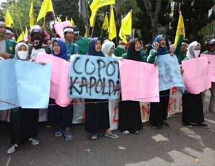 Mahasiswa UMRI Kembali Turun Kejalan, Pinta Kapolda Riau Dicopot
