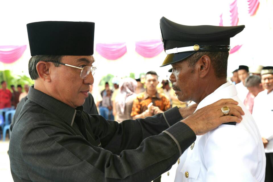 HM Wardan Lantik Dua Penjabat Kades di Kecamatan Pulau Burung