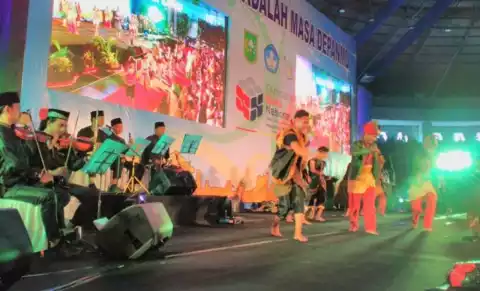 Tari Rentak Bulian Meriahkan Pembukaan OSN Riau 2017