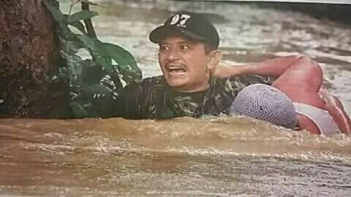 Penampakan Personel TNI Selamatkan Warga yang Hanyut Akibat Banjir