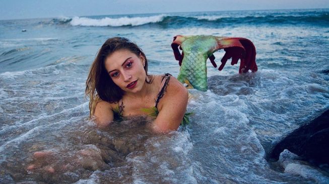 Gadis Ini Habiskan Rp50 Juta demi Kostum Mermaid karena Terobsesi Karakter Ariel