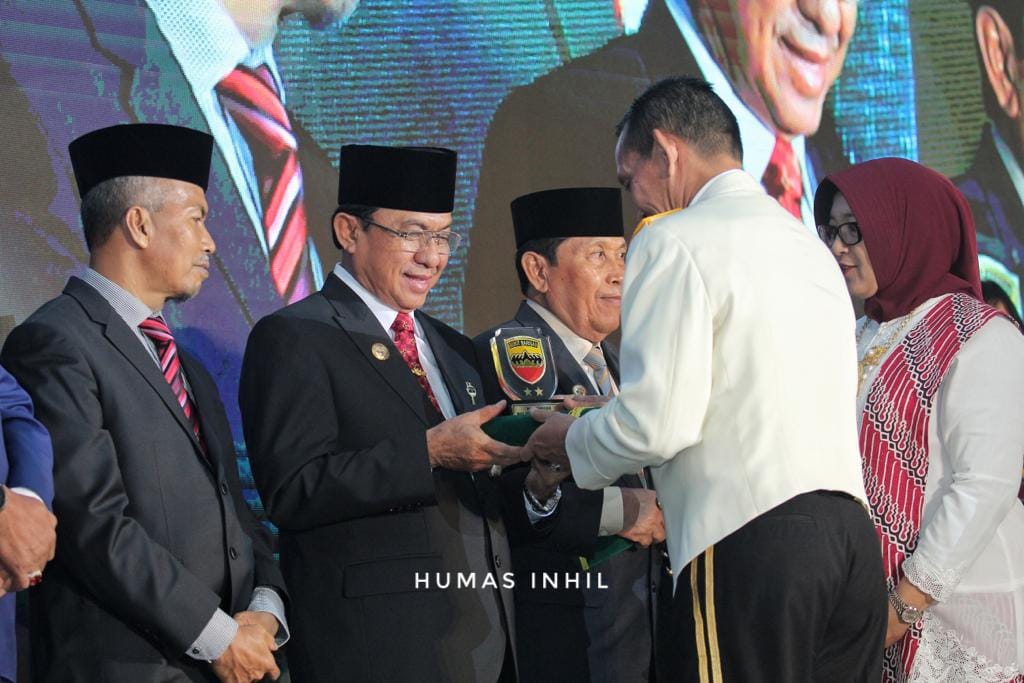 Bupati Inhil HM Wardan Terima Penghargaan dari KODAM I/Bukit Barisan